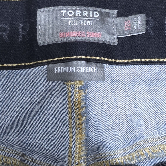 Torrid Distressed Bombshell Skinny Jeans Size 22S - Picture 3 of 6